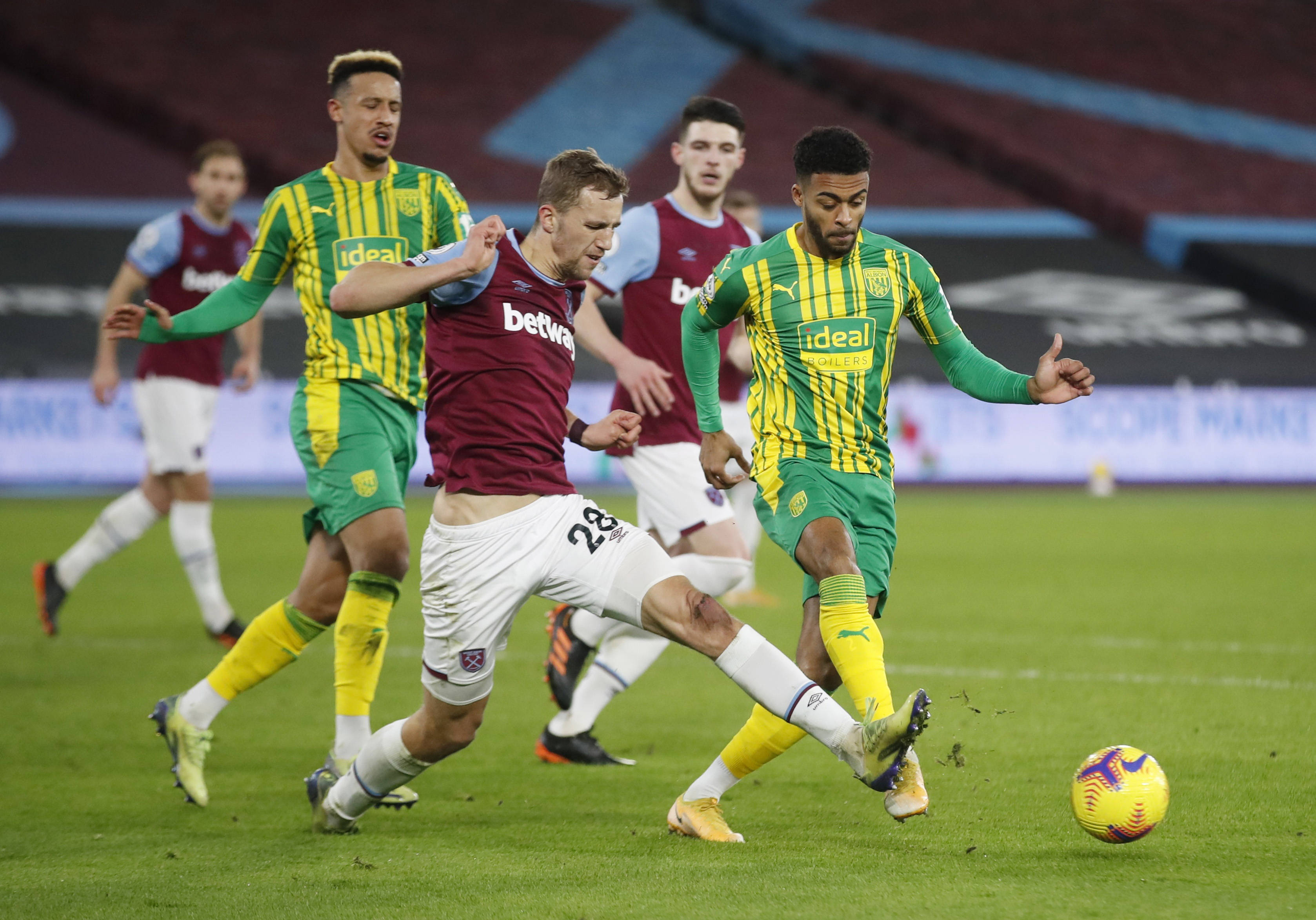 更加不可逾 更加不可逾