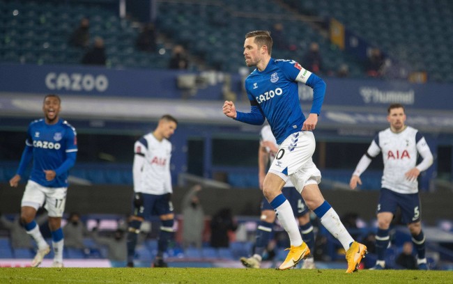 不仅加深了 不仅加深了