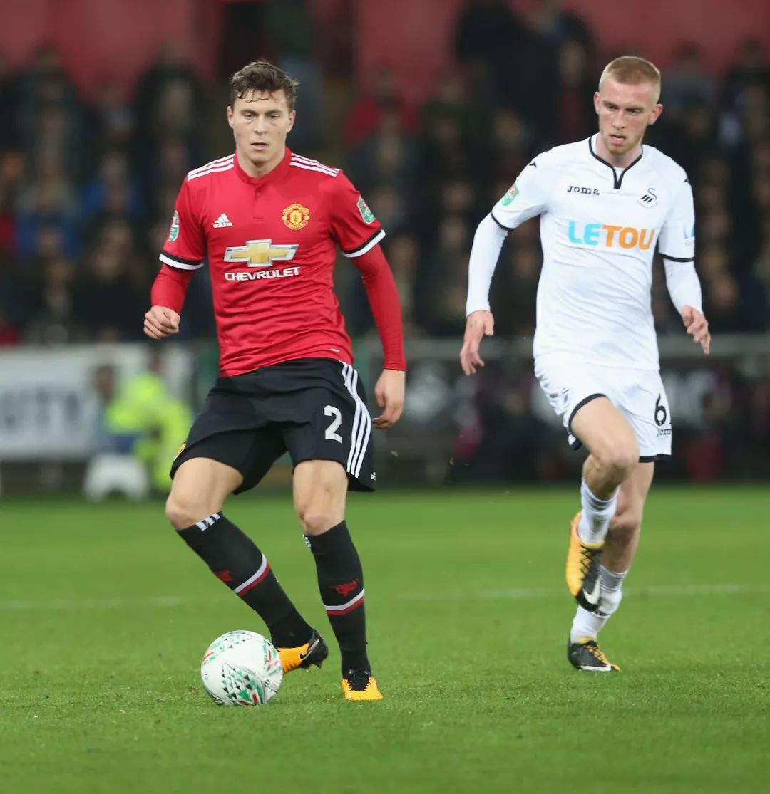 直吸引着球 直吸引着球